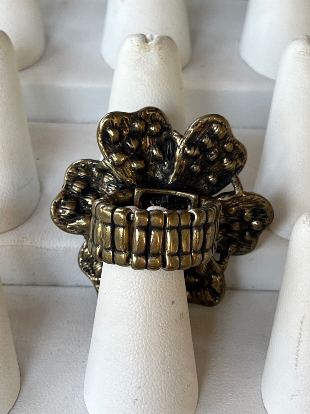 Crystal Flower stretch Statement Ring - Rhinestone - Picture 5 of 6